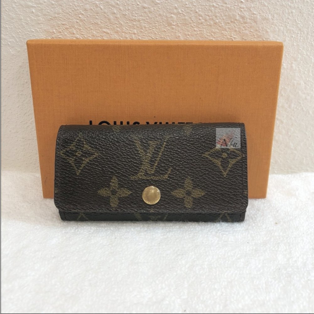 SOLD LOUIS VUITTON Monogram 4 Keys Holder